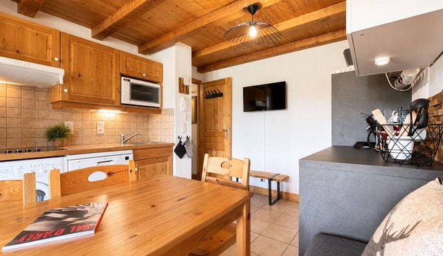 Cozy apartment with mountain balcony for 6/7 people