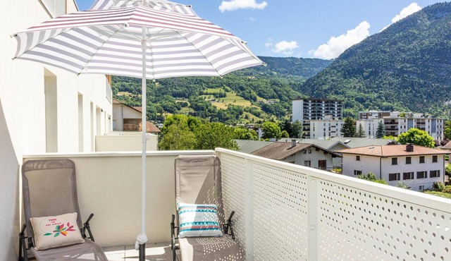 Cozy Condo with beautiful serene mountain views