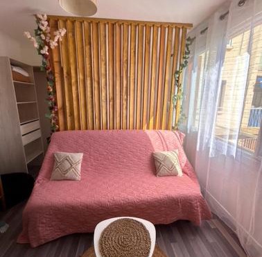 Cozy seafront studio