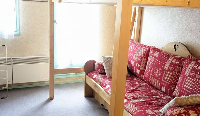 Cozy studio 3 sleeps in Adrets-Prapoutel, east-facing balcony
