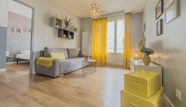 #D6 | Hello Sunshine ☀️| T3 Sleeps 6 | Caserne de Bonne