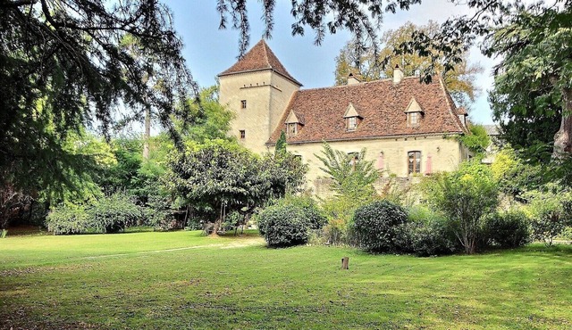 Demeure de Charme Dans un Village du Quercy Avec un Parc, Tennis et Piscine