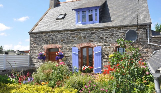 Detached granite house in TREGUIER