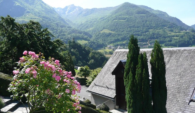 Detached house-Dominant view over the valley (seasonal rental)