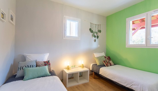 Dorine Guest Room with Mountain View, Wi-Fi, and Air Conditioning