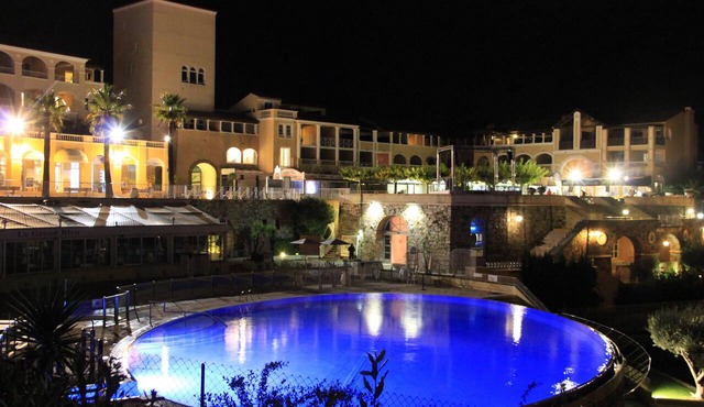 Duplex 40m2. sea view and golf. Loggia and solarium. 2/3 pieces. CAP ESTEREL VILLAG