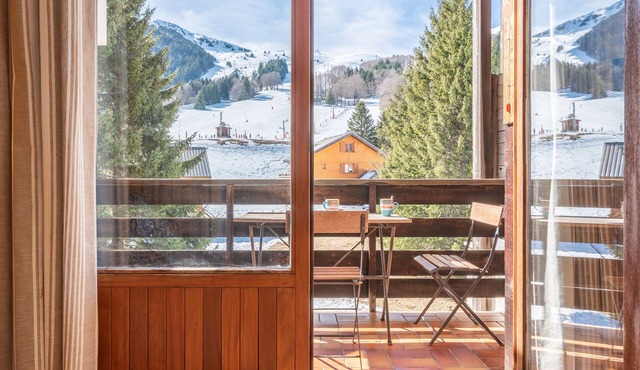 Duplex Apartment 'Station Alpe Du Grand Serre' with Mountain View, Private Terrace and Wi-Fi