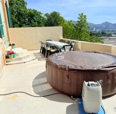 Duplex avec Spa, terrasse vue mer Marseille Calme & Central