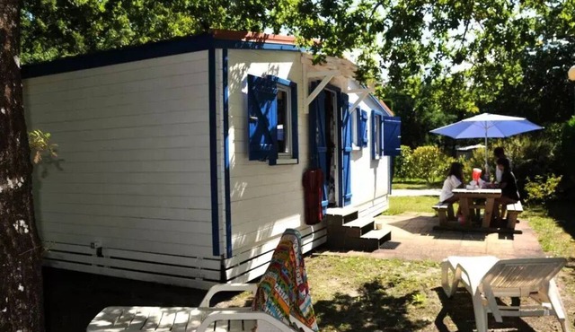 En Chon Les Pins - Camping-Caravaning * - Chalet wood 30m2 2 bedrooms n° 63 SATURDAY/SATURDAY 4 to 5 people - 4 pers. included in the tariff