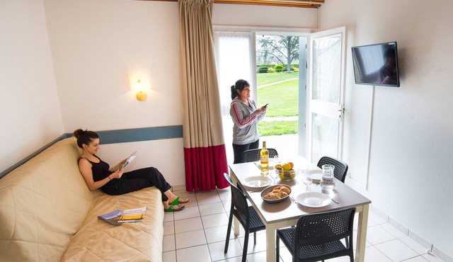 Espalion, accommodation 7 people 2 bedrooms, heated pool, ideal for families