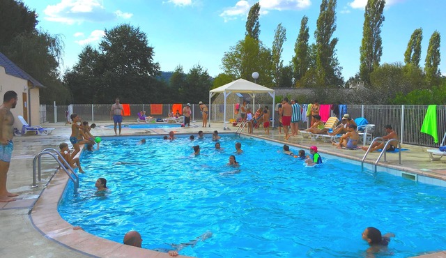Espalion, pleasant accommodation for 5 people, heated swimming pool, ideal for families