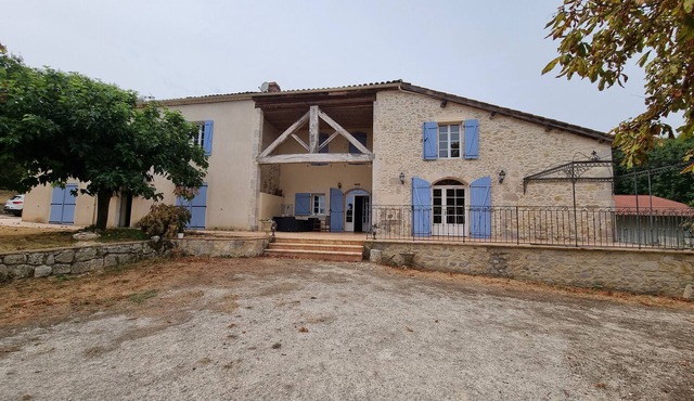 Estate, pretty farmhouse 190m2, 10pers, 5bedroom, swimming pool, private lakes and woods, fishing