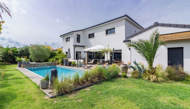 Evasion Cozy : Villa de Charme Avec Piscine et Terrain de Pétanque
