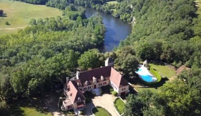 Exceptionnal property with heated pool and breathtaking views over the Dordogne