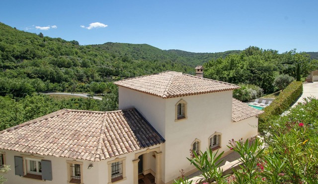Exclusive private villa with pool in South France