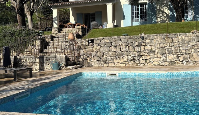 Exklusive Landhausvilla, gr. Pool, gr. Garten, Ruhig, 5 Gehmin. zum Dorf