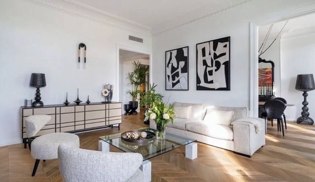Experience Hyères on foot from this beautiful, central apartment.