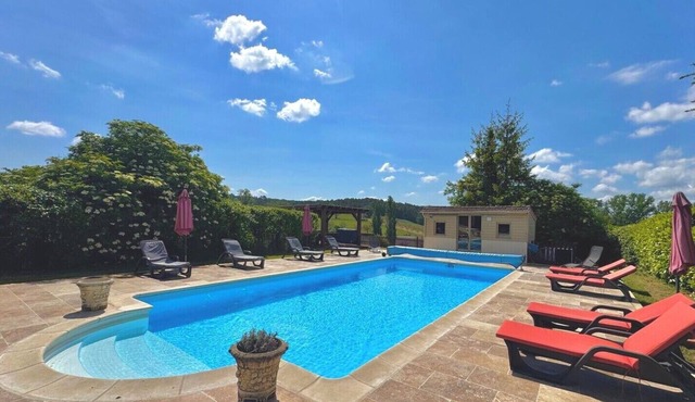 Fabulous Location-Country Cottage-heated pool-sauna-Zip Line-Pool Table