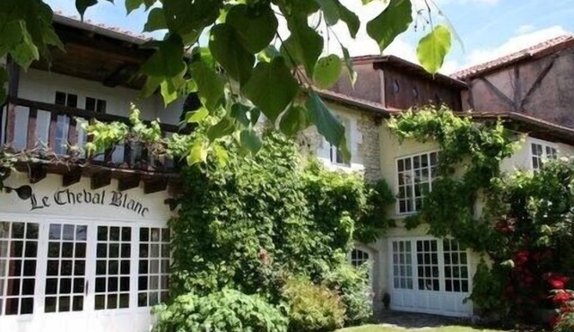 Family friendly, very comfortable house with private pool. Dordogne