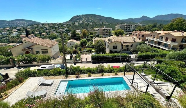 Family house with pool and sea view