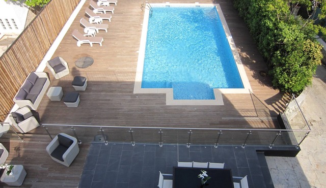 Fantastic location, Walking distance into Juan Les Pins and Antibes