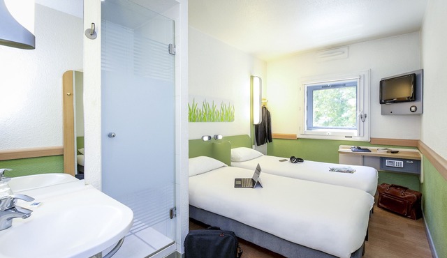 First Inn Hotel
