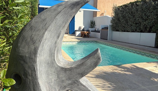 Fisherman's cottage, private pool, air conditioning, wifi, mooring, 5-minute walk to beach