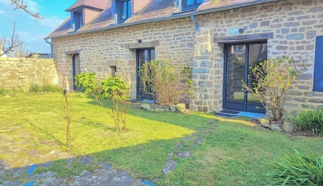 Fisherman's house 40m from ocean in Kerity