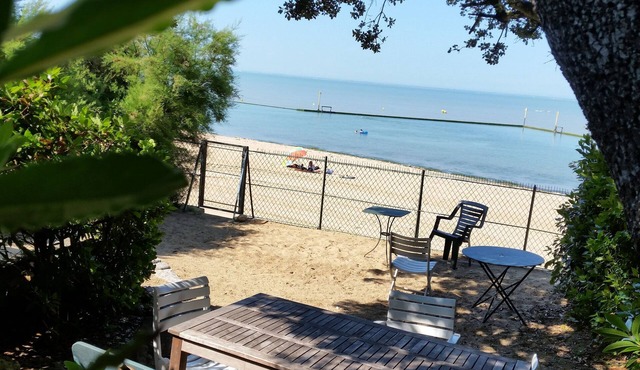 Fouras, Villa with character, direct private access to the beach.