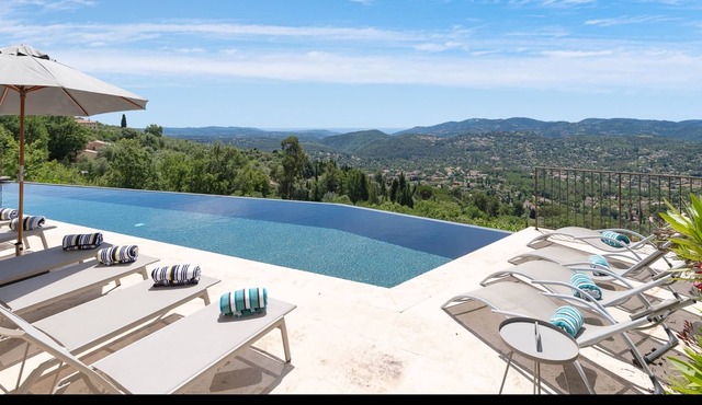 Fully booked all summer. Provence is often at its best in the autumn. Book now!