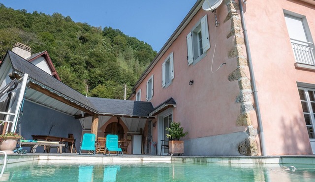 Gîte Ainerak de montagne - Swimming pool and spa in Sainte-Engrâce