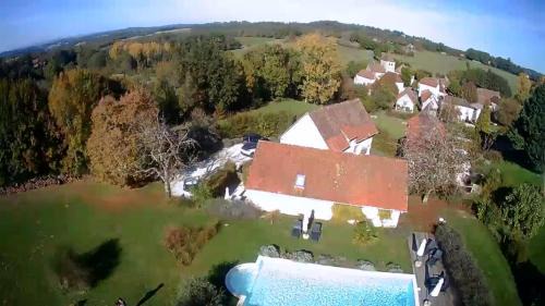 Gîte de l'Ane Papillon-3 chb- piscine-jardin