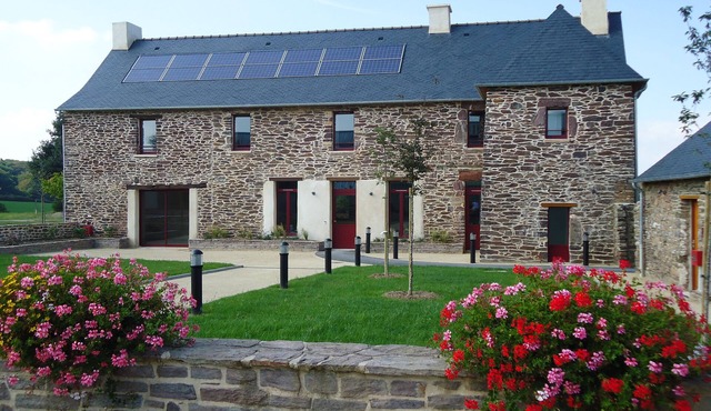 Gîte de la Hunaudière: a large gite, stopover gite in Brocéliande country