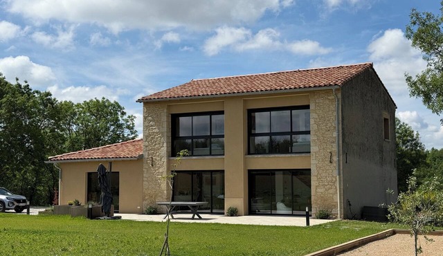 Gîte La Choule - Restored barn with spa & pétanque court