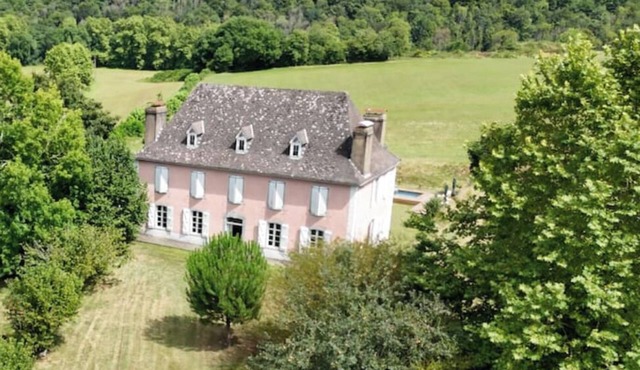 Galhareta - La Maison Rose, 18th century manor house with swimming pool in the Basque Country