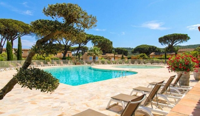 GASSIN/LES PARCS DE LONGAGNE: 3-BEDROOM HOUSE IN SECURE DOMAIN WITH POOL