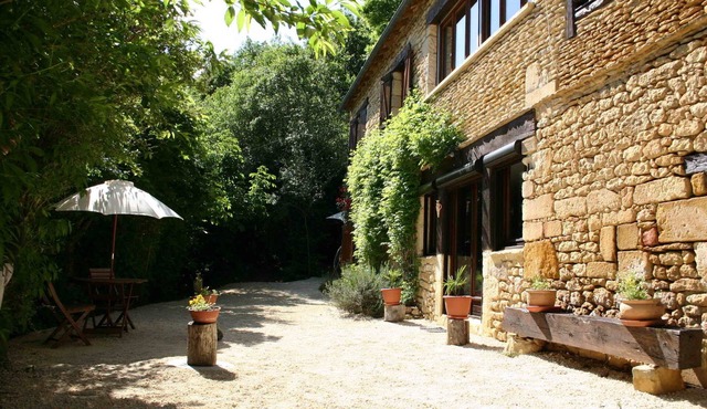 Gite 3 pers Lascaux, classified 3*, heated swimming pool, Spa, playground & wifi