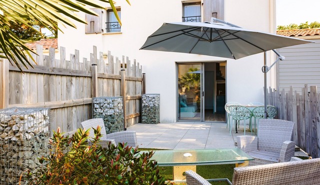 Gîte Albizia with Private Terrace, Shared Garden, and Pool by Kaz'Concept