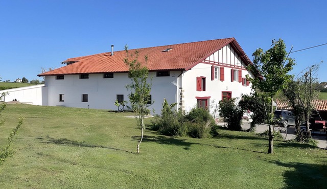 Gîte 'Gite Goitiaya' with Private Terrace, Wi-Fi and Air Conditioning