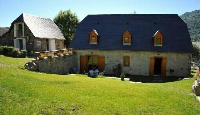 Gite in bigourdane barn in the village d`Aucun