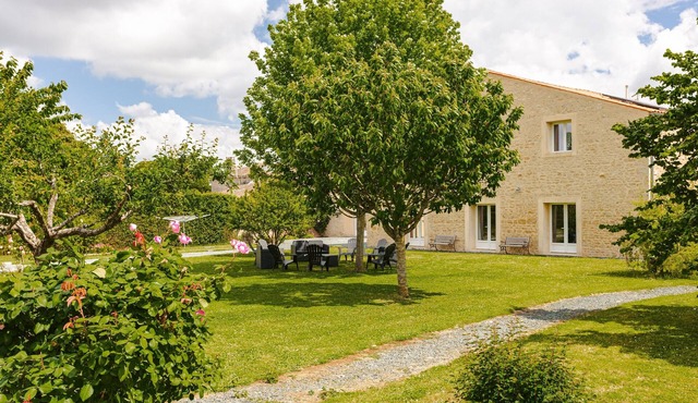 Gite Phare - Moulin du Cher: Tranquility Near La Rochelle and the Coast