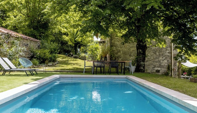 Gîte with swimming pool + Cabane Insolite - 6 to 8 people - Quiet -Nature