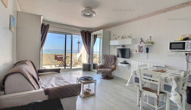 GLB107: OCEAN-FACING, studio apartment with a terrace overlooking the ocean