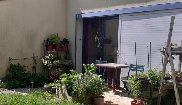 grand studio de plein-pied quartier calme proche centre