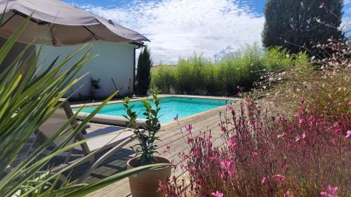 Grande villa avec vue et piscine