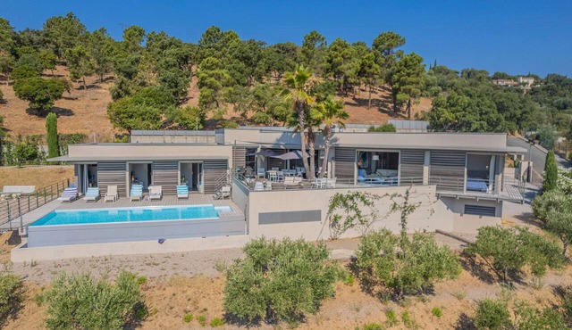 Grimaud Contemporary Villa – Sea View Pool Overlooking the Gulf of Saint-Tropez