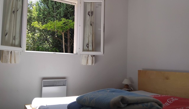 Ground floor of villa with private garden for 2. Sports enthusiasts welcome!
