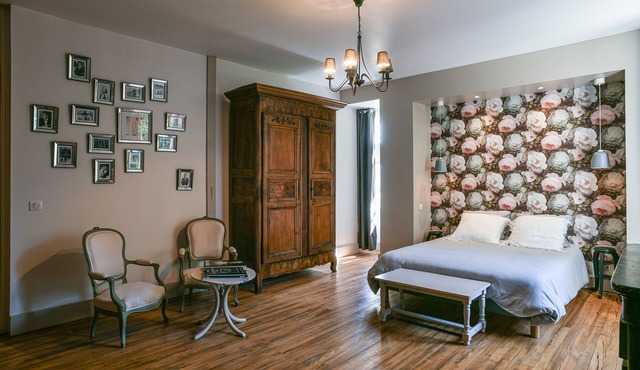 Guest Room “Chambre De La Fontaine” with Shared Terrace, Garden, and Wi-Fi