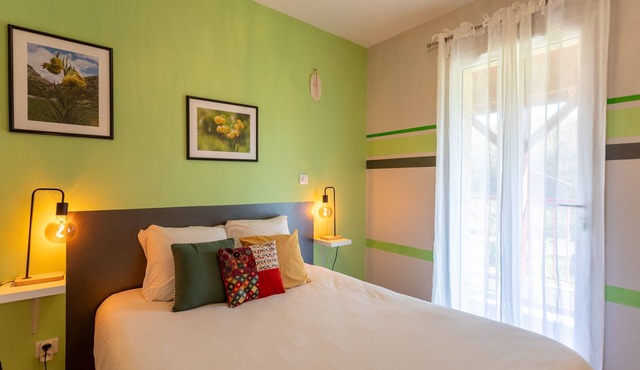 Guest Room "Chambre - Lis": Mountain View, Wi-Fi and Air Conditioning