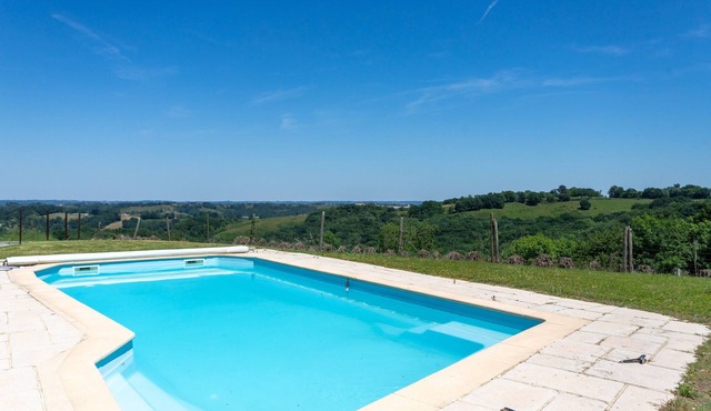 Guest Room “Domaine Cherps Spa – Serenity” with Shared Pool, Wi-Fi & Air Conditioning